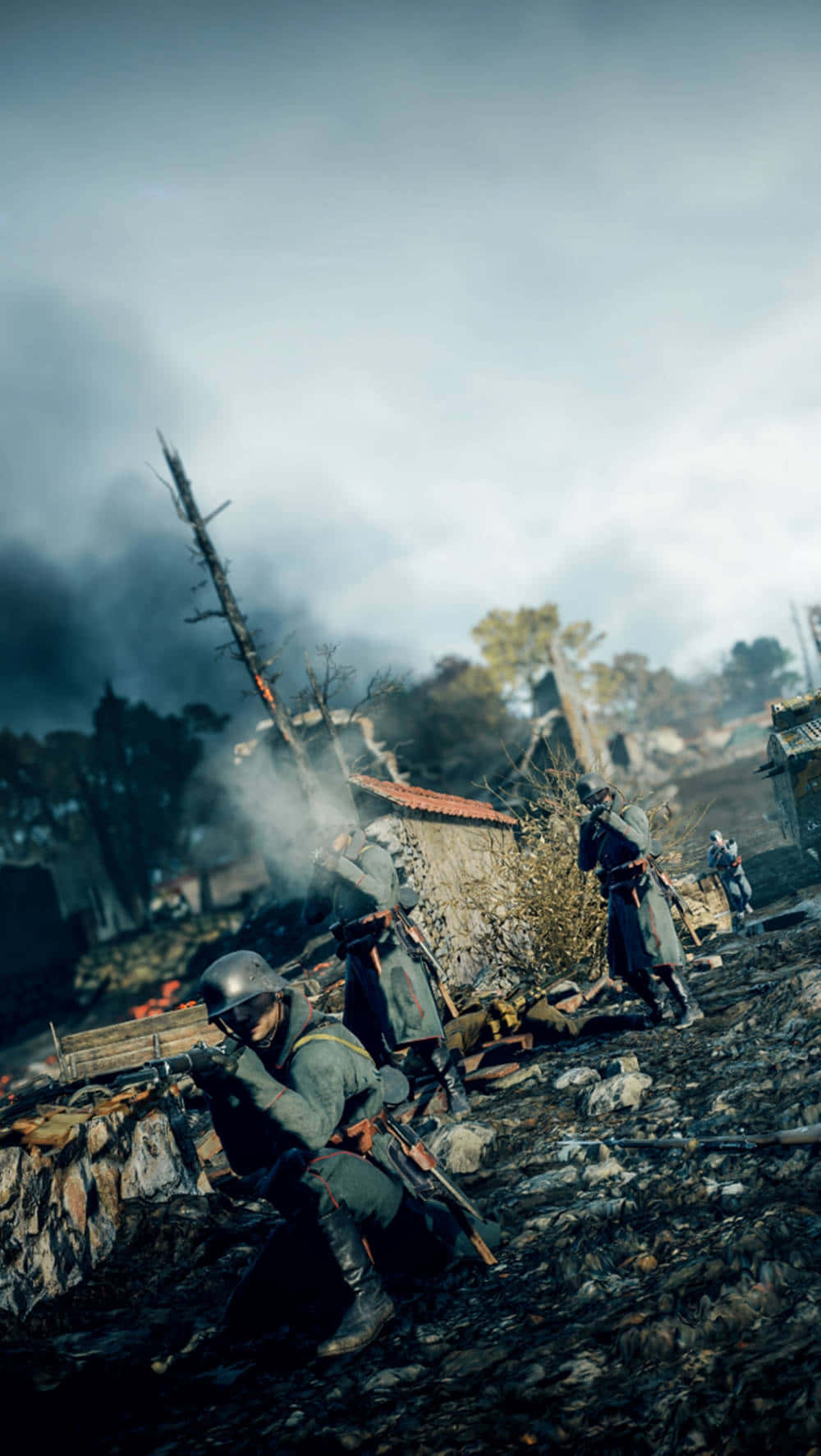 Pixel 3XL《戰地1》背景：士兵小隊激烈交火 壁紙 — 戴著頭盔的士兵穿過煙霧彌漫、被戰爭摧毀的村莊，周圍是燃燒的建築物和瓦礫。