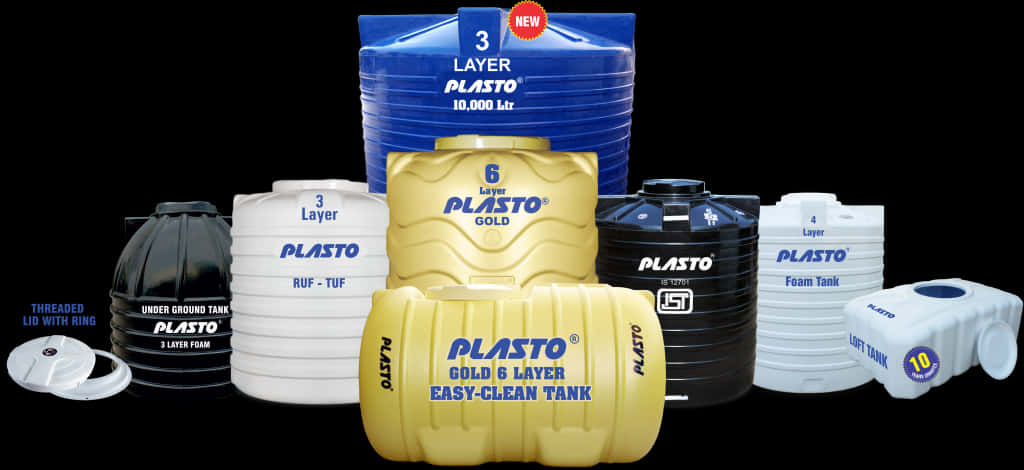 Plasto水箱系列 壁紙 — 一系列 Plasto 品牌塑膠水缸，有藍色、黃色、白色和黑色，在黑色背景上展示。