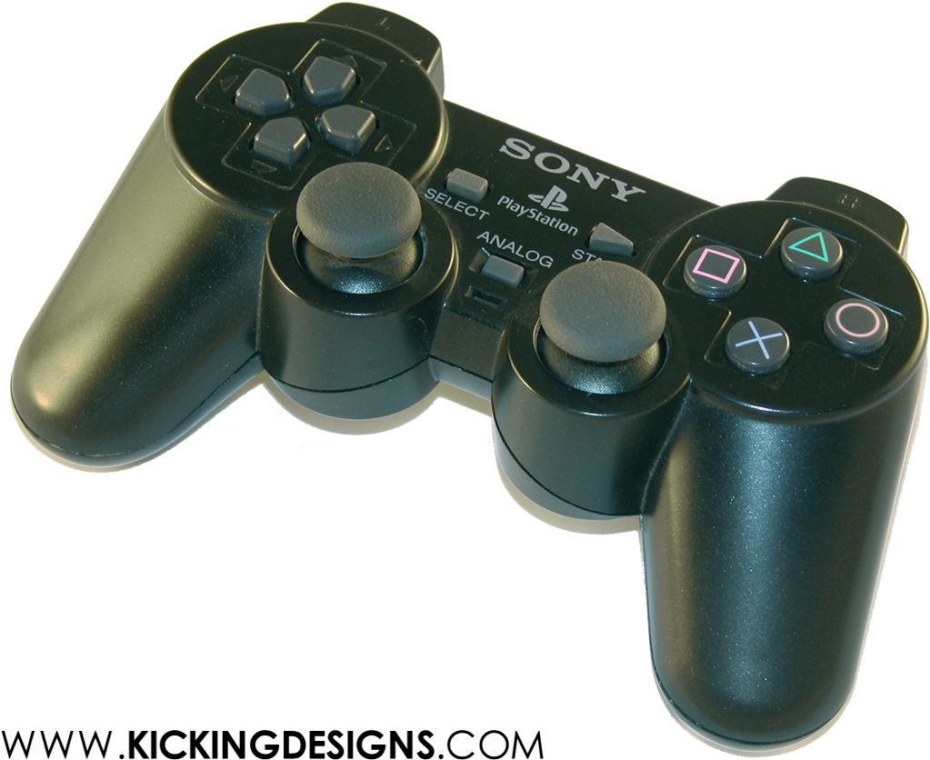 經典PlayStation控制器 壁紙 — 光滑黑色Sony PlayStation 3控制器，帶有發光彩色按鈕和紋理握把，背景為純白色。