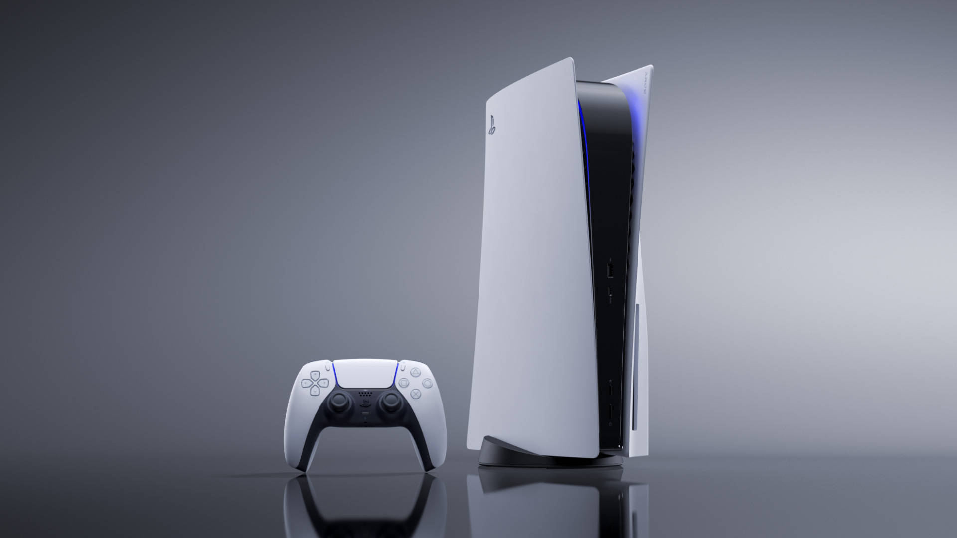 PlayStation PS5 遊戲主機 壁紙 — 一部時尚的白色PlayStation 5主機和控制器放置在反光表面上，背景為漸變灰色。
