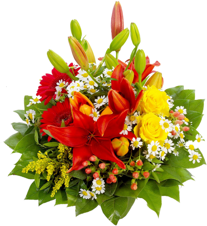鮮豔花卉佈置.PNG 壁紙 — 一束充滿活力的紅百合、非洲菊雛菊和黃玫瑰，周圍環繞著綠葉和小白雛菊。