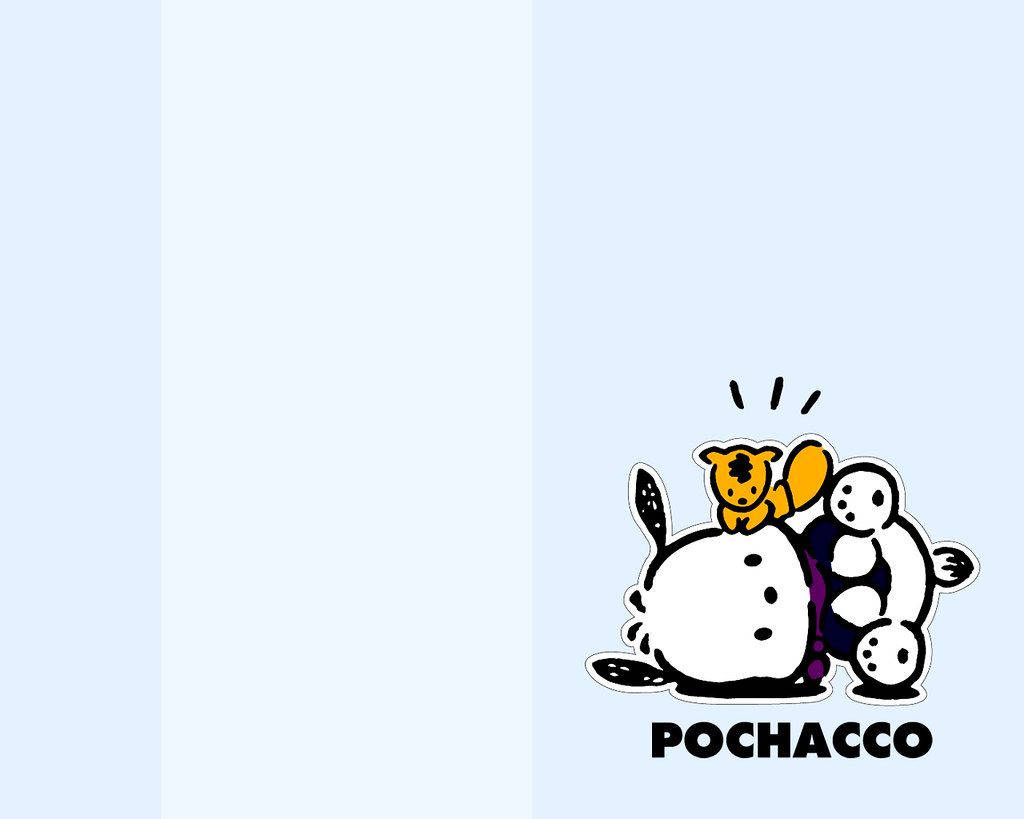 Pochacco 與朋友 Samyu 壁紙 — 一個可愛的卡通角色，背著一隻小黃熊，坐在角落，背景是柔和的藍色漸變。