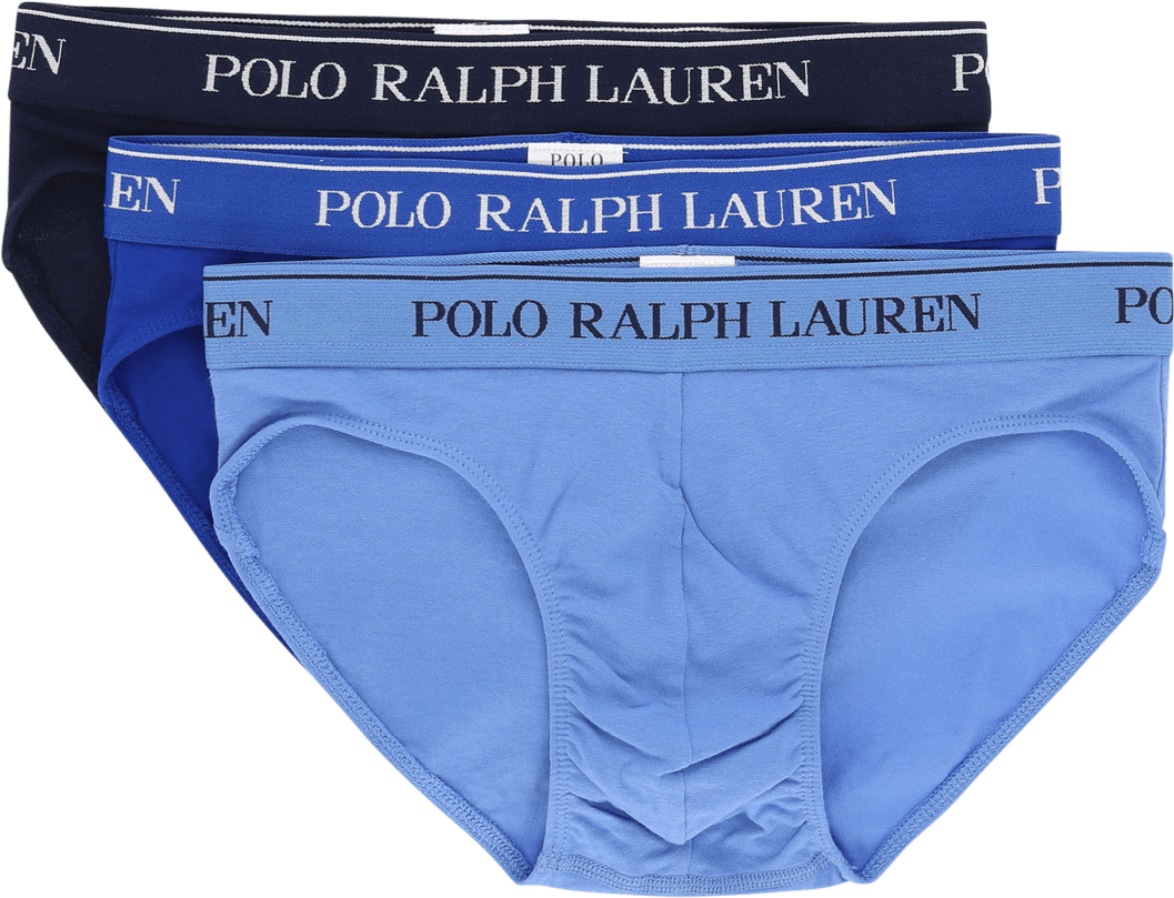 Polo Ralph Lauren 男裝內褲堆疊 壁紙 — 三條 Polo Ralph Lauren 平腳內褲，分別為海軍藍、皇家藍和淺藍色，疊放在黑色背景上。