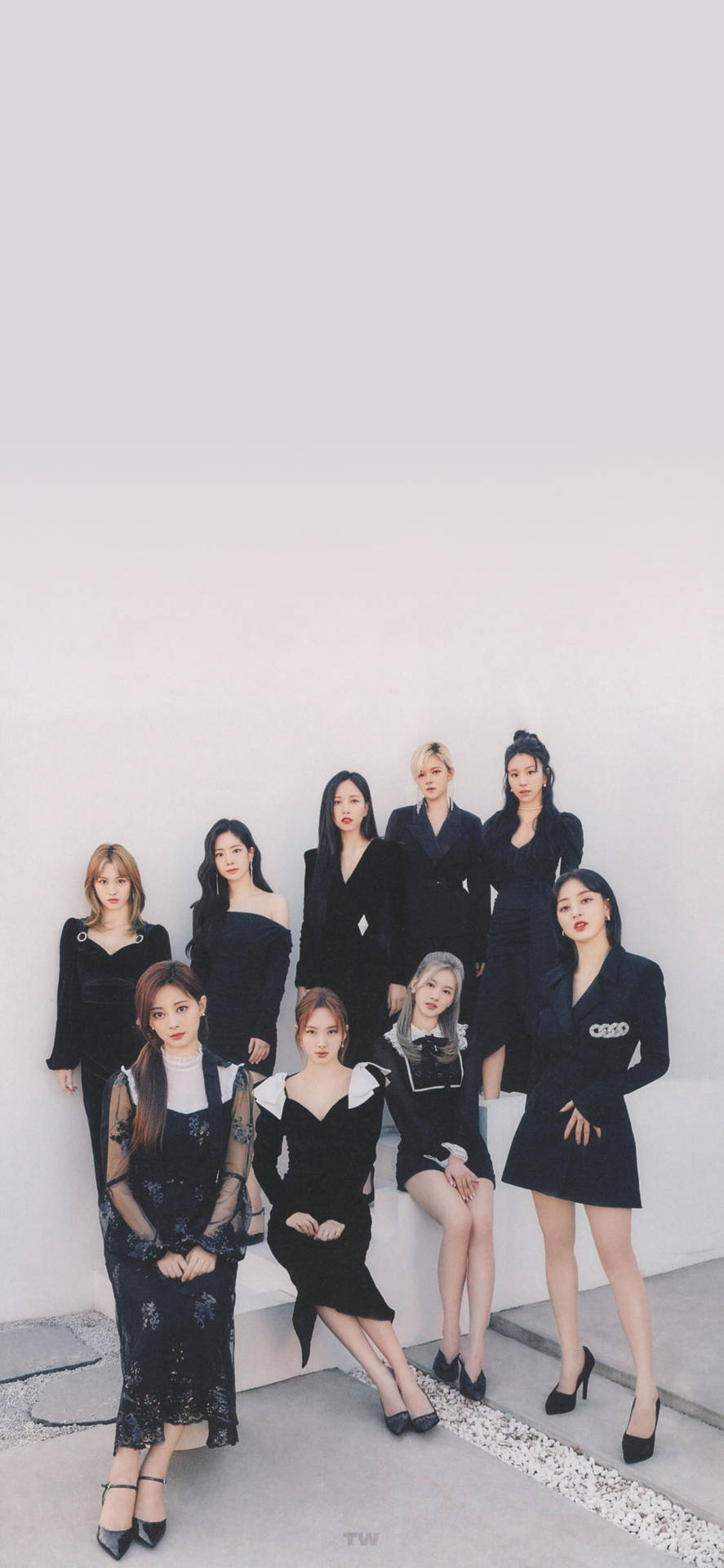 韓國女團TWICE成員身穿黑色服裝的美麗照片