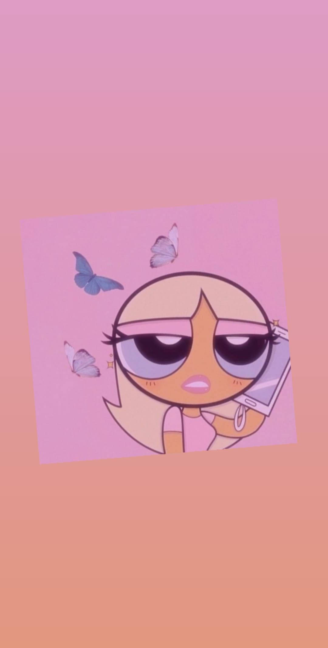 Powerpuff Girl PFP美學背景 壁紙 — 一個金髮、眼神疲憊的卡通女孩，在粉紅色漸變背景中，蝴蝶圍繞她飛舞，她手持電話。