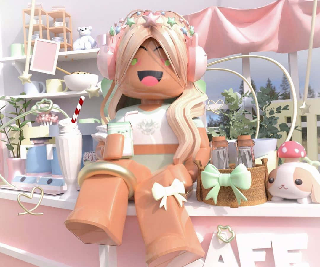 Preppy Roblox坐在吧檯上 壁紙 — 一個開心的Roblox角色，金髮，戴著粉紅色耳機，坐在粉彩粉紅色的咖啡店櫃檯前，周圍有可愛的裝飾和飲品。