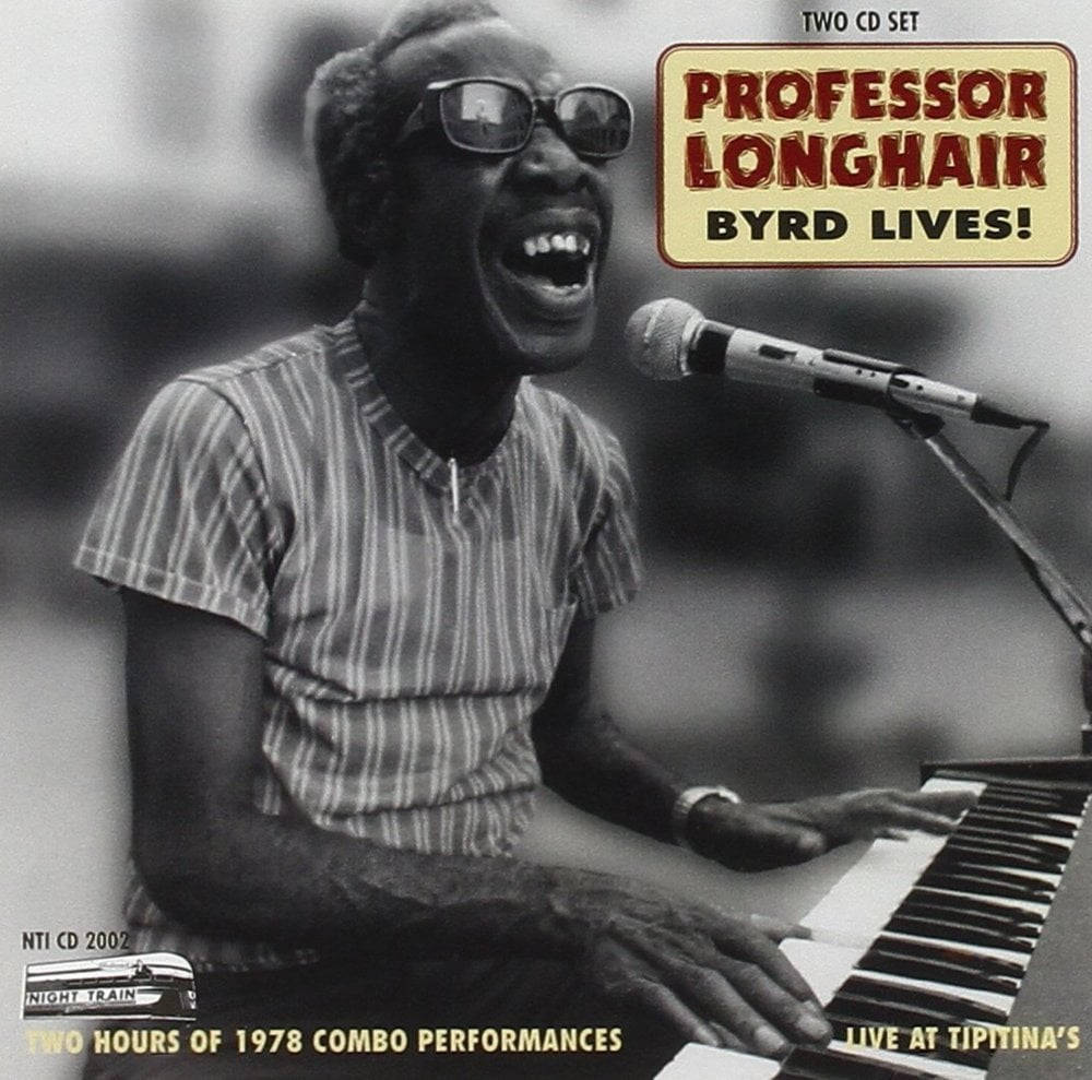 Professor Longhair《Byrd Lives!》專輯封面 壁紙 — 一張1978年在Tipitina's現場彈鋼琴時大笑的Professor Longhair的歡樂黑白照片。