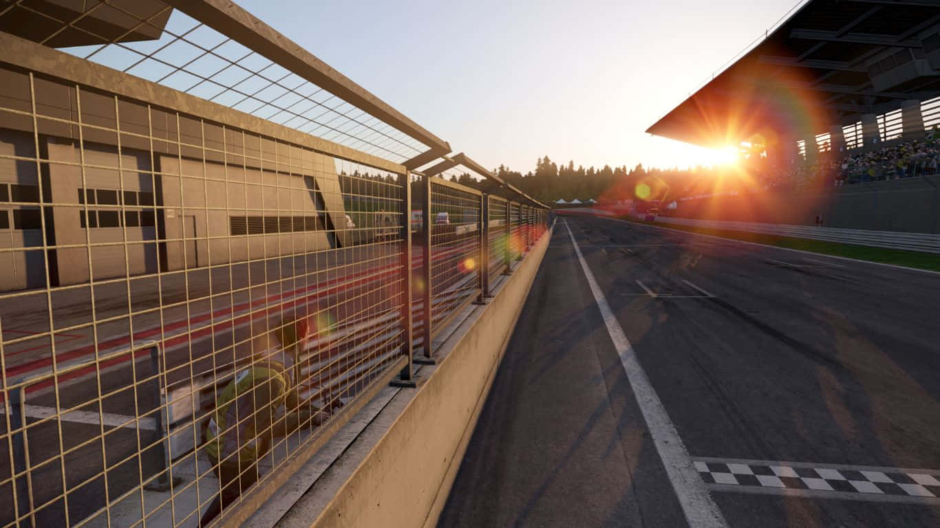 Project Cars 2 日出賽道背景 壁紙 — 夕陽照耀著賽道，格子旗終點線和安全圍欄投下長長的影子。