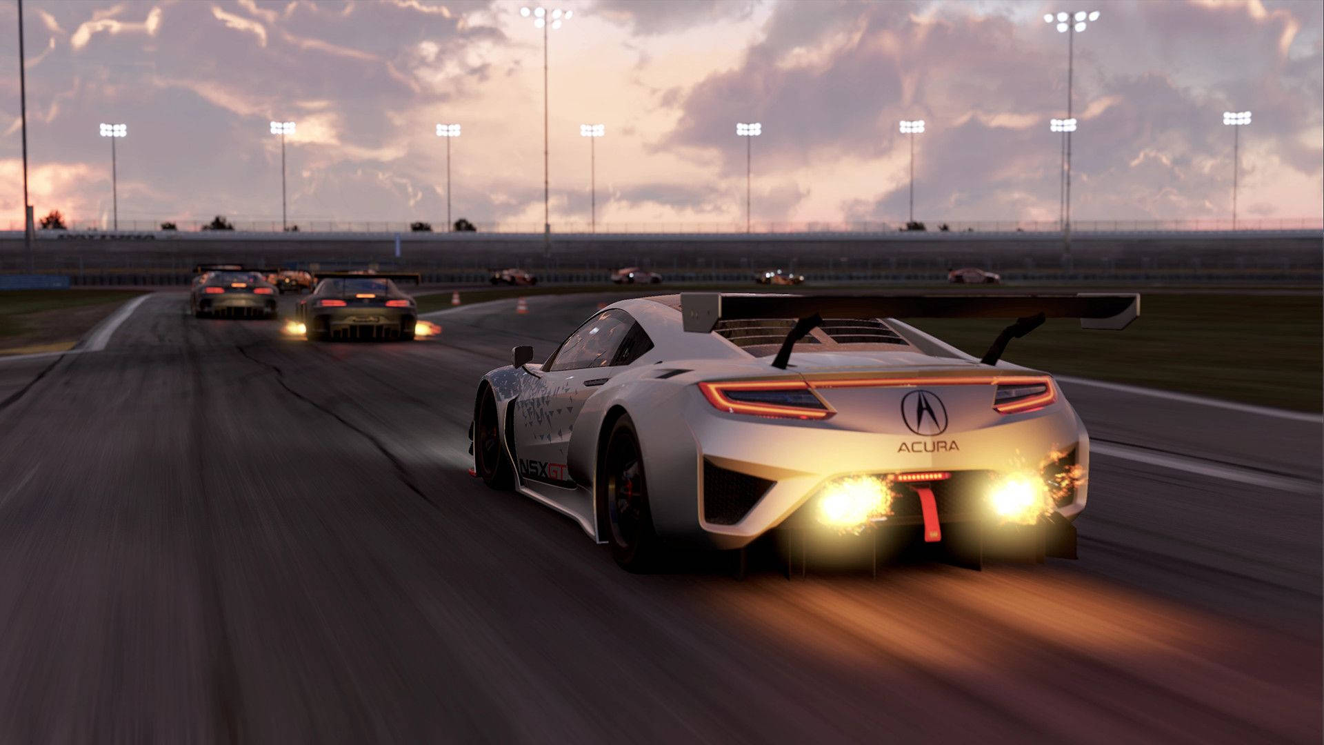 Project Cars 4K 雅蠛蝶 NSX GT3 壁紙 — 一輛白色Acura賽車在黃昏時分在賽道上疾馳，尾燈閃爍，其他賽車在體育場燈光下領先。