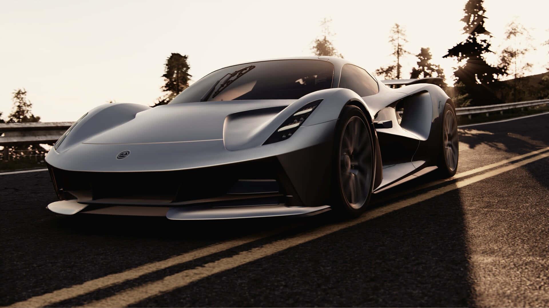 Project Cars Lotus Evija 黑色賽車高清背景 壁紙 — 一輛時尚的銀色跑車在黃金時段沿著蜿蜒的山路行駛，背景是松樹。
