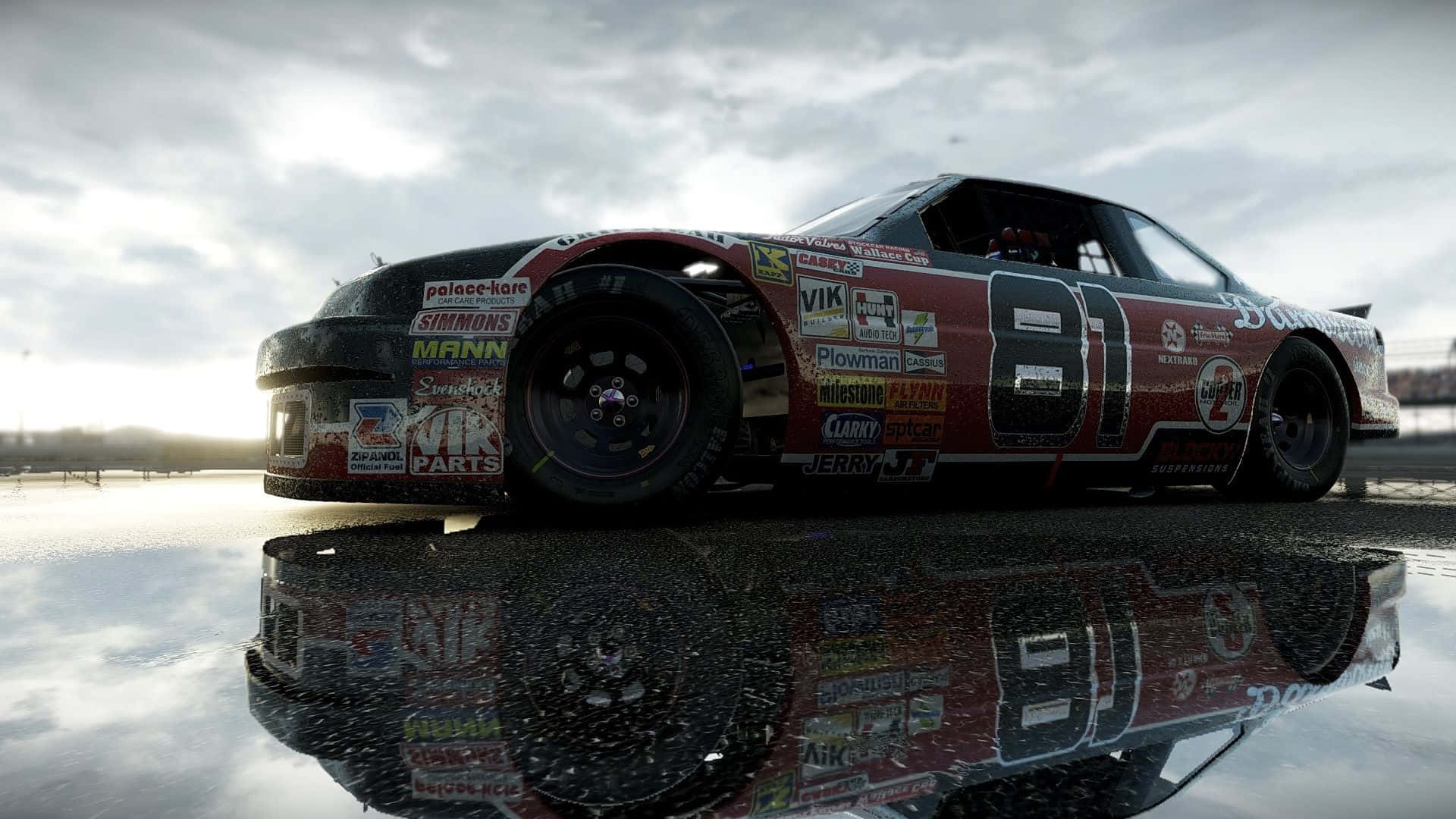 在 Project Cars 中完成完美的賽車動作 壁紙 — 一輛帶有贊助商貼紙的紅黑色賽車停在潮濕的路面上，在陰天天空下反射出它的影像。