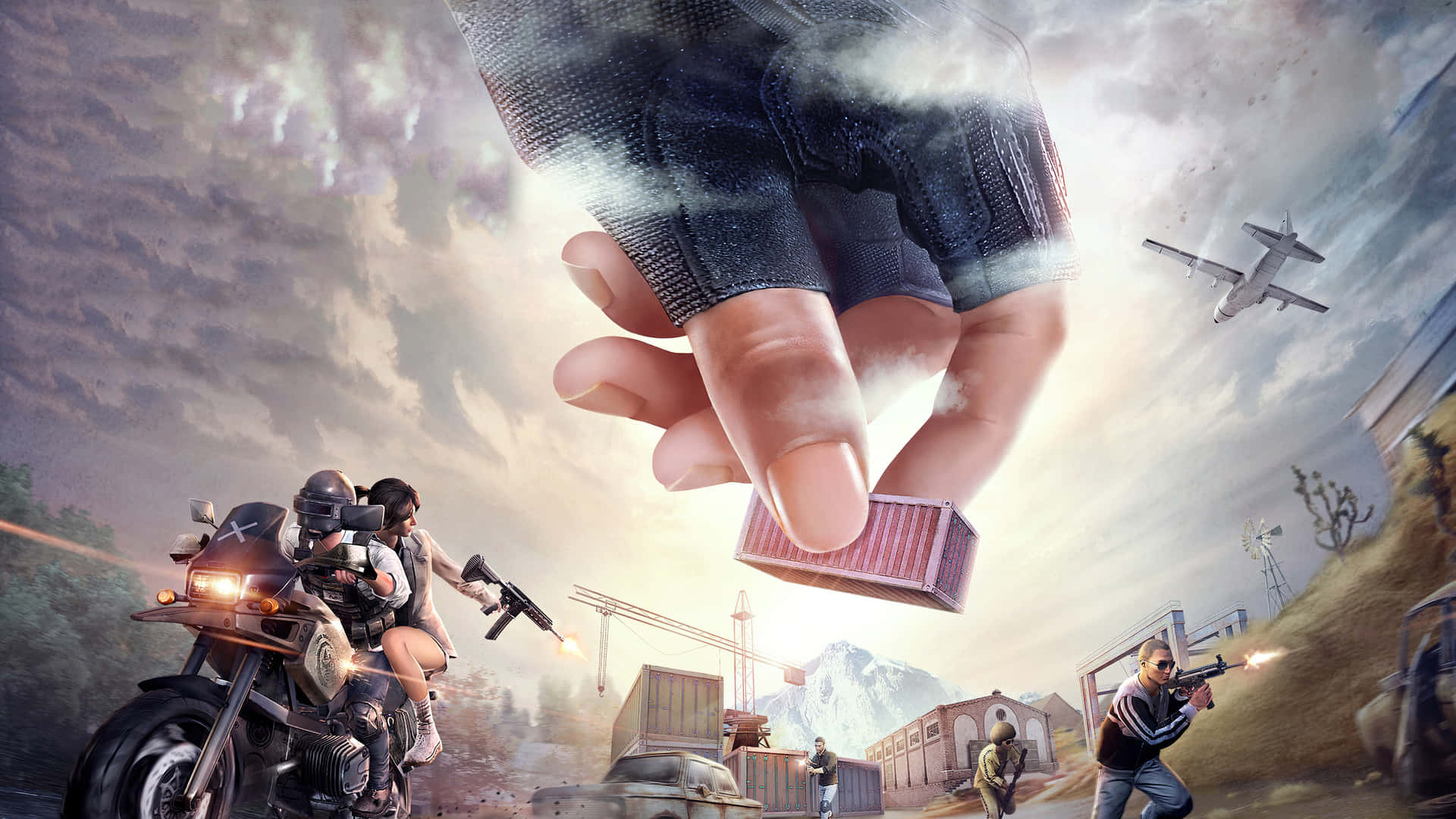 巨型手掌 PUBG 1920x1080 壁紙 — 一隻巨手將一個貨運集裝箱掉落到一個混亂的戰場上，戰場上有武裝玩家騎著電單車和進行戰鬥。