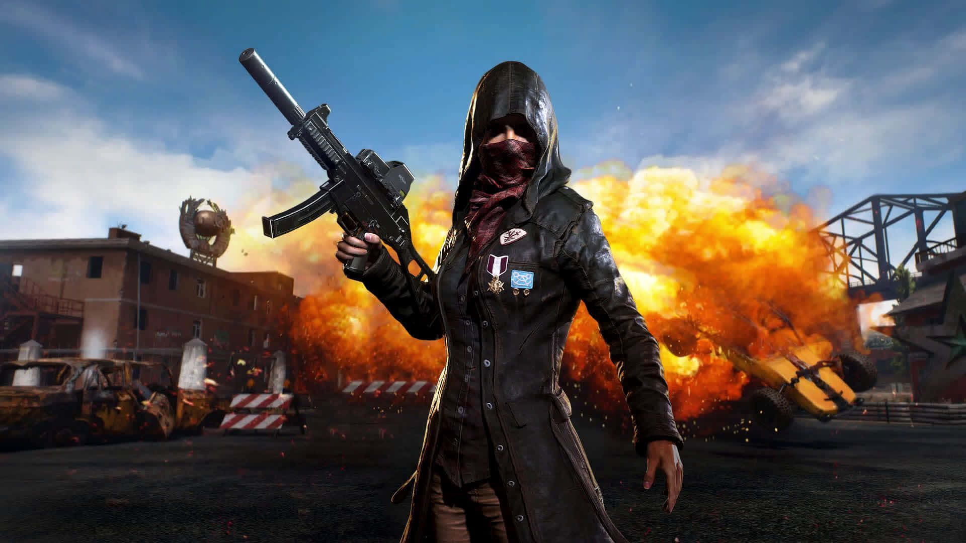 女角色皮膚 PUBG 1920x1080 壁紙 — 一名戴著頭巾的士兵手持步槍，在戰火摧殘的城市廢墟中，身後爆炸爆發，她堅定地站立著。