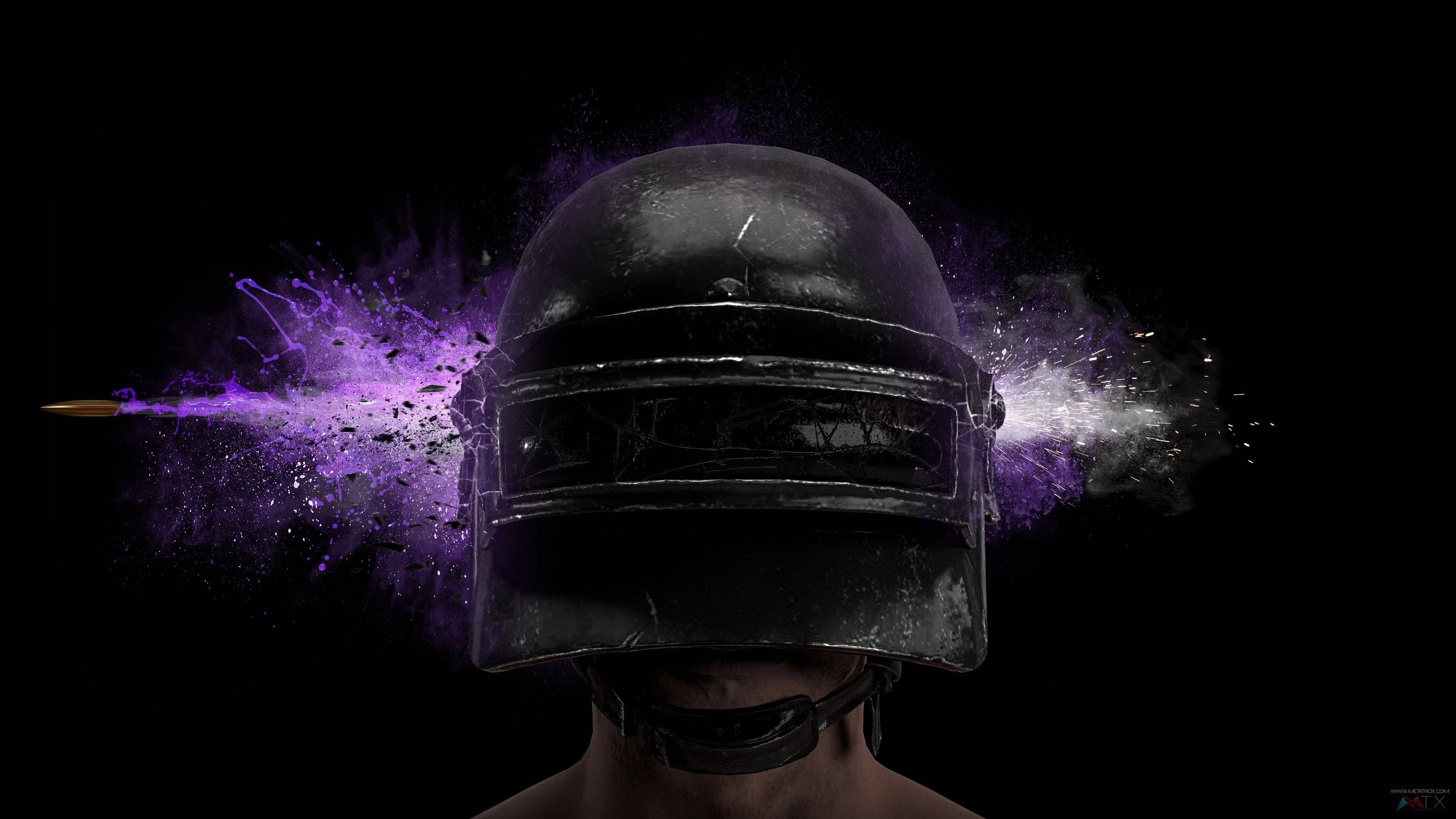 PUBG 3D 生動高清子彈 壁紙 — 一名戴著黑色頭盔的士兵在黑暗背景下被紫色爆炸擊中。
