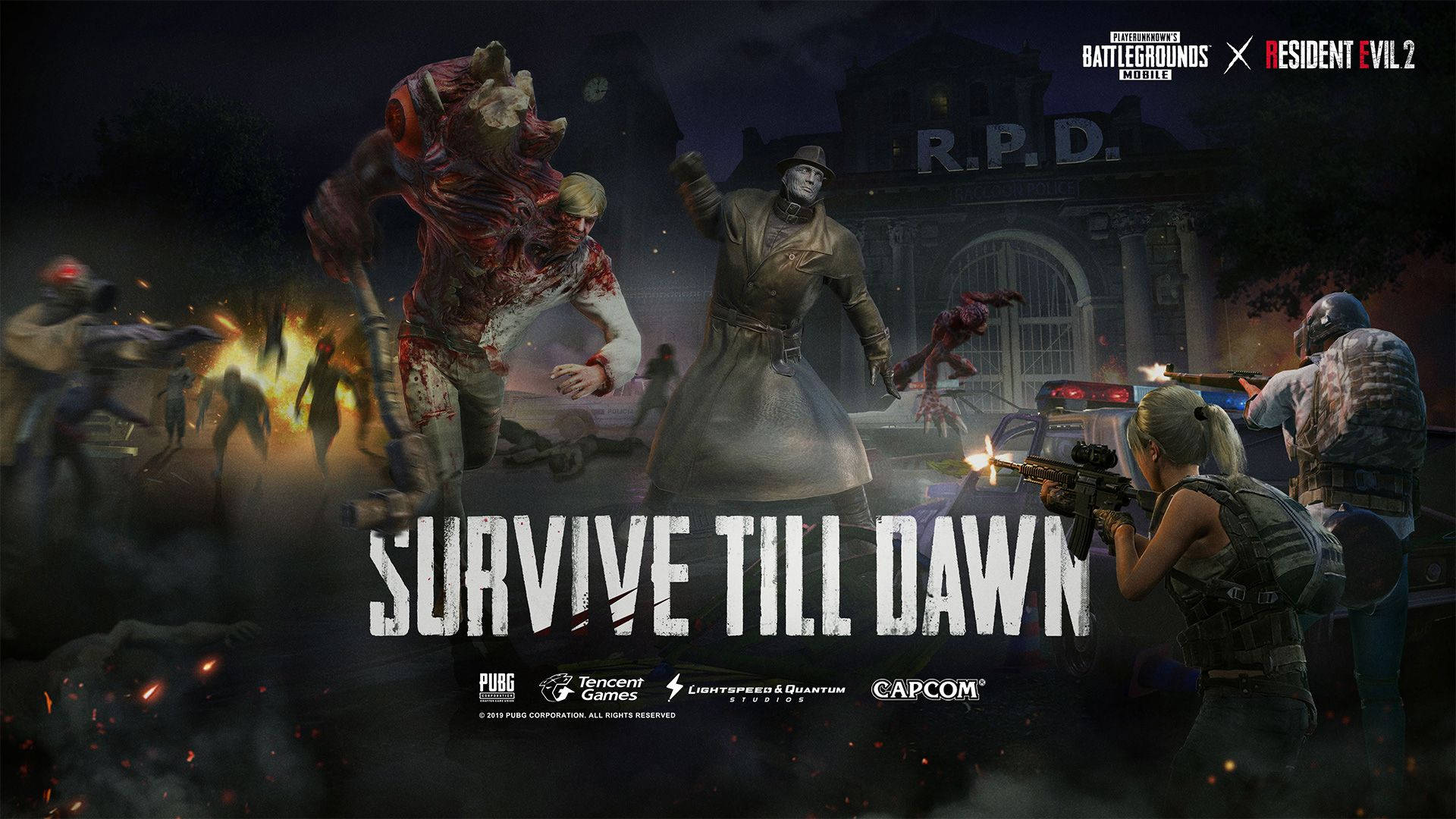 PUBG 3D 生動高清生化危機2聯名 壁紙 — 玩家在夜晚於燃燒的R.P.D.建築外對抗怪誕的殭屍和一個高聳的怪物。