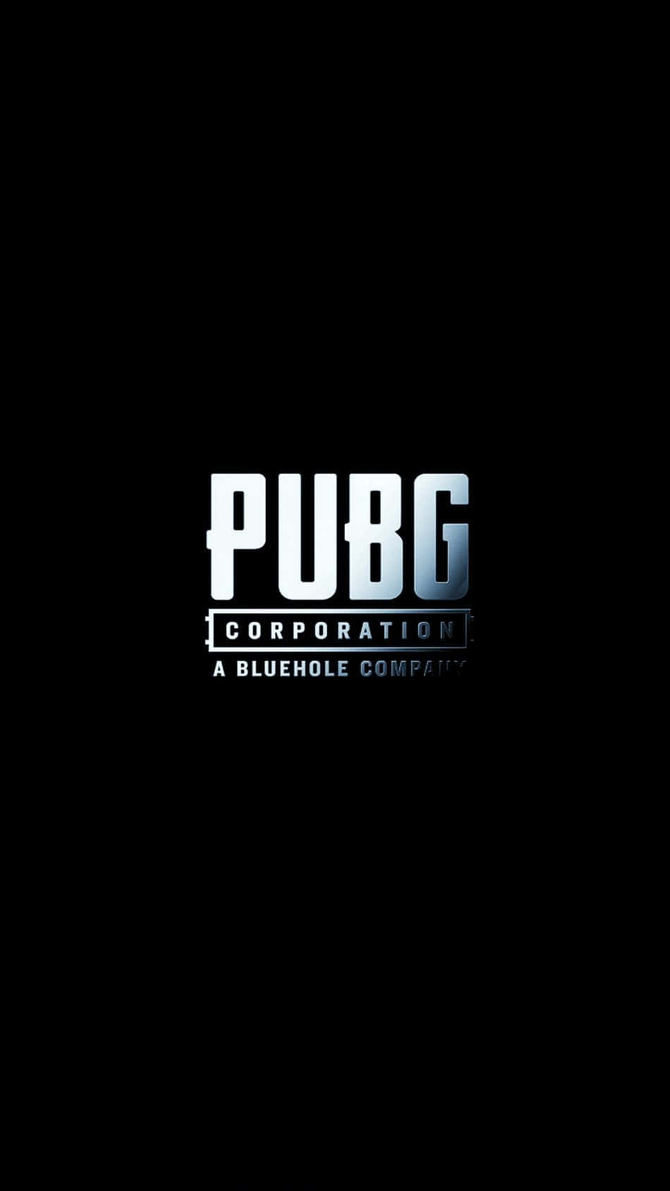 Pubg Logo 桌布 壁紙 — PUBG Corporation 標誌以金屬銀色文字居中顯示在純黑色背景上。