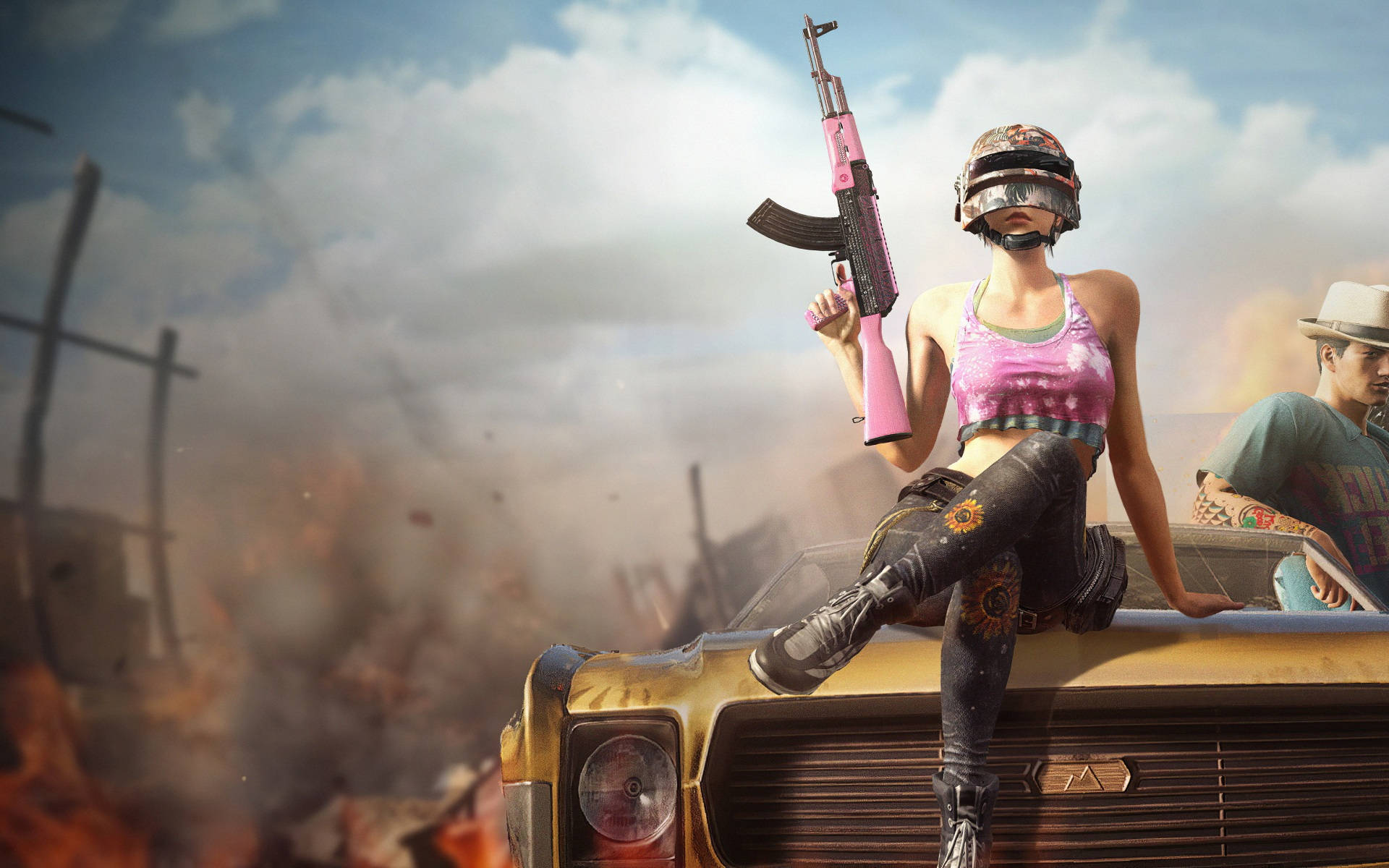PUBG 頭像：持粉紅槍女子 壁紙 — 一位戴頭盔、手持粉紅色步槍的女性遊戲玩家，自信地坐在一輛復古車上，身處火海戰場的混亂之中。