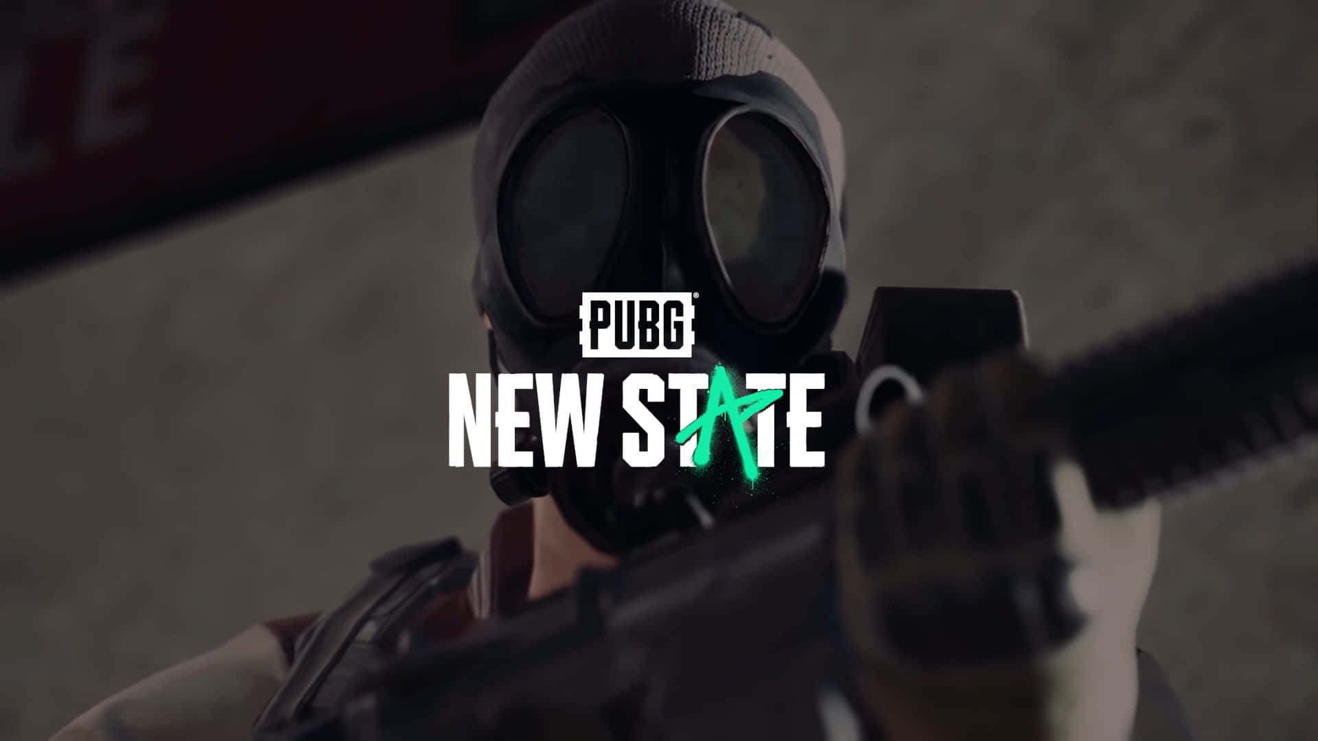 PUBG 新狀態 防毒面具男標誌 壁紙 — 一名戴著防毒面具的士兵瞄準步槍，中央的PUBG NEW STATE標誌發出綠色光芒。