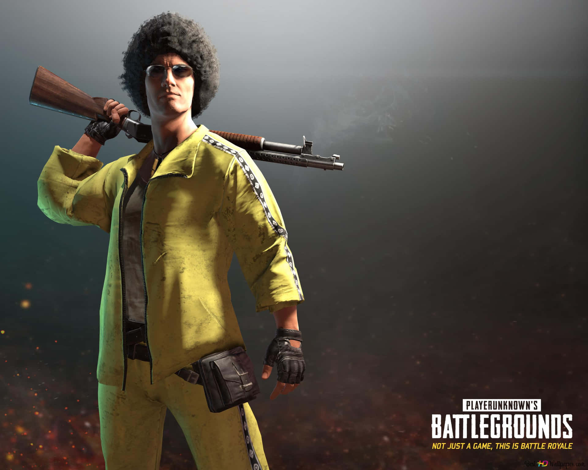 在 battle royale 遊戲場景中，身穿黃色運動服、留著非洲式髮型並手持步槍的玩家