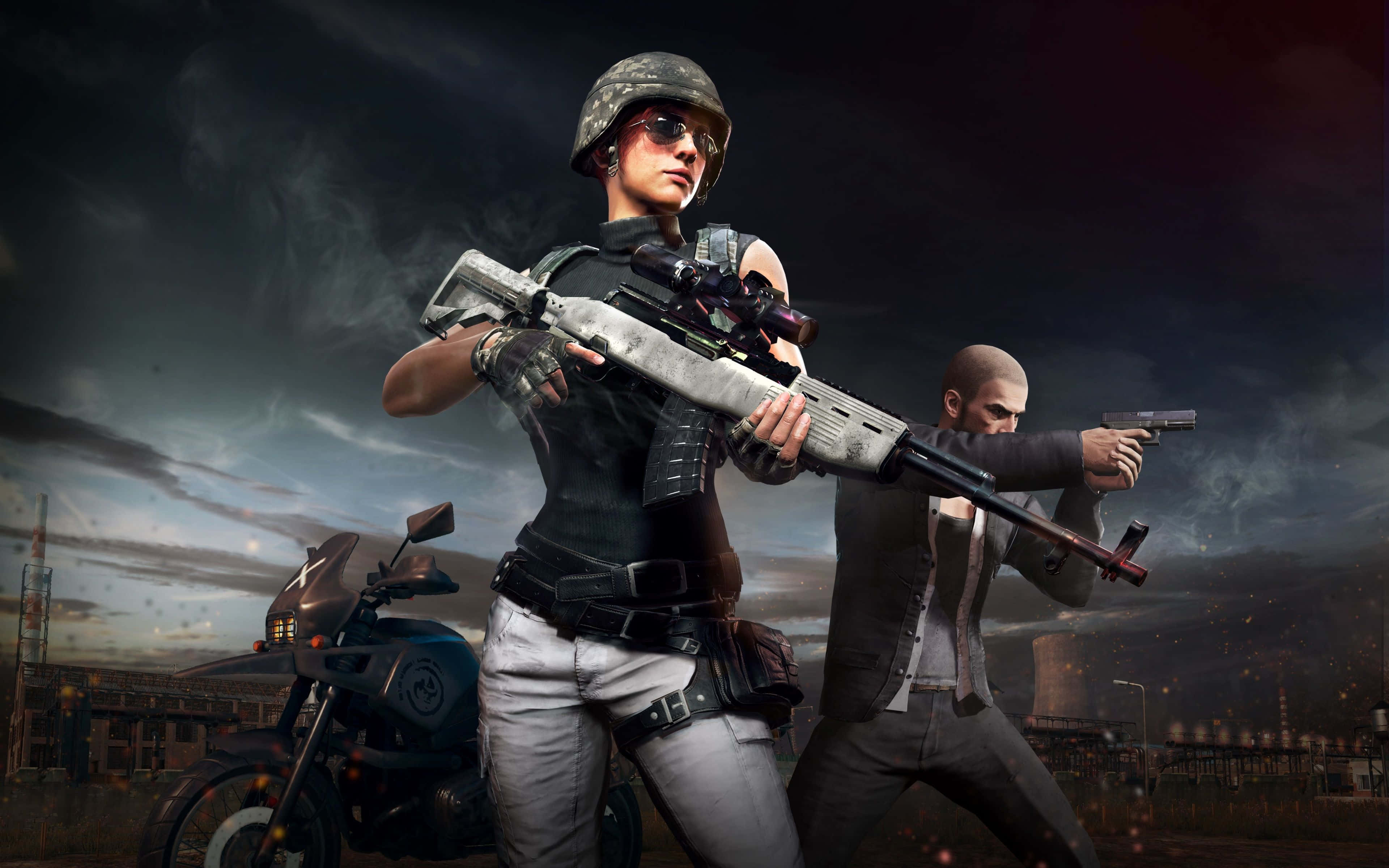 PUBG新狀態持槍女性 壁紙 — 兩名身穿戰術裝備的武裝玩家，在暴風雨工業背景下準備好步槍和手槍。