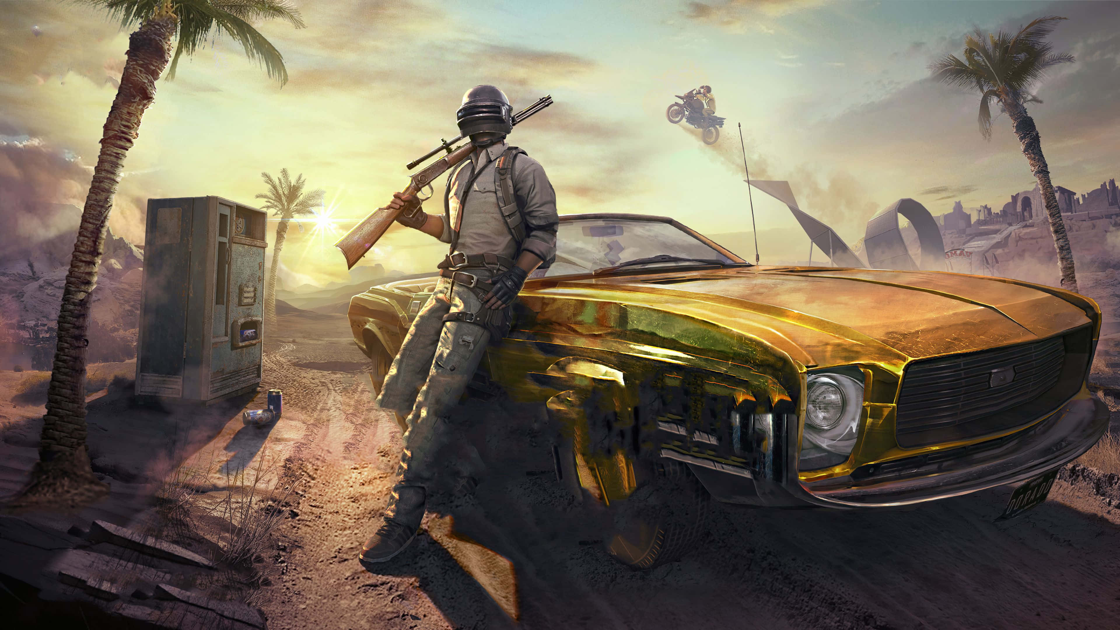 PUBG新狀態黃色汽車與棕櫚樹 壁紙 — 一名士兵在沙漠荒地中靠在一輛金色肌肉車上，一輛摩托車在日落時從頭頂飛過。