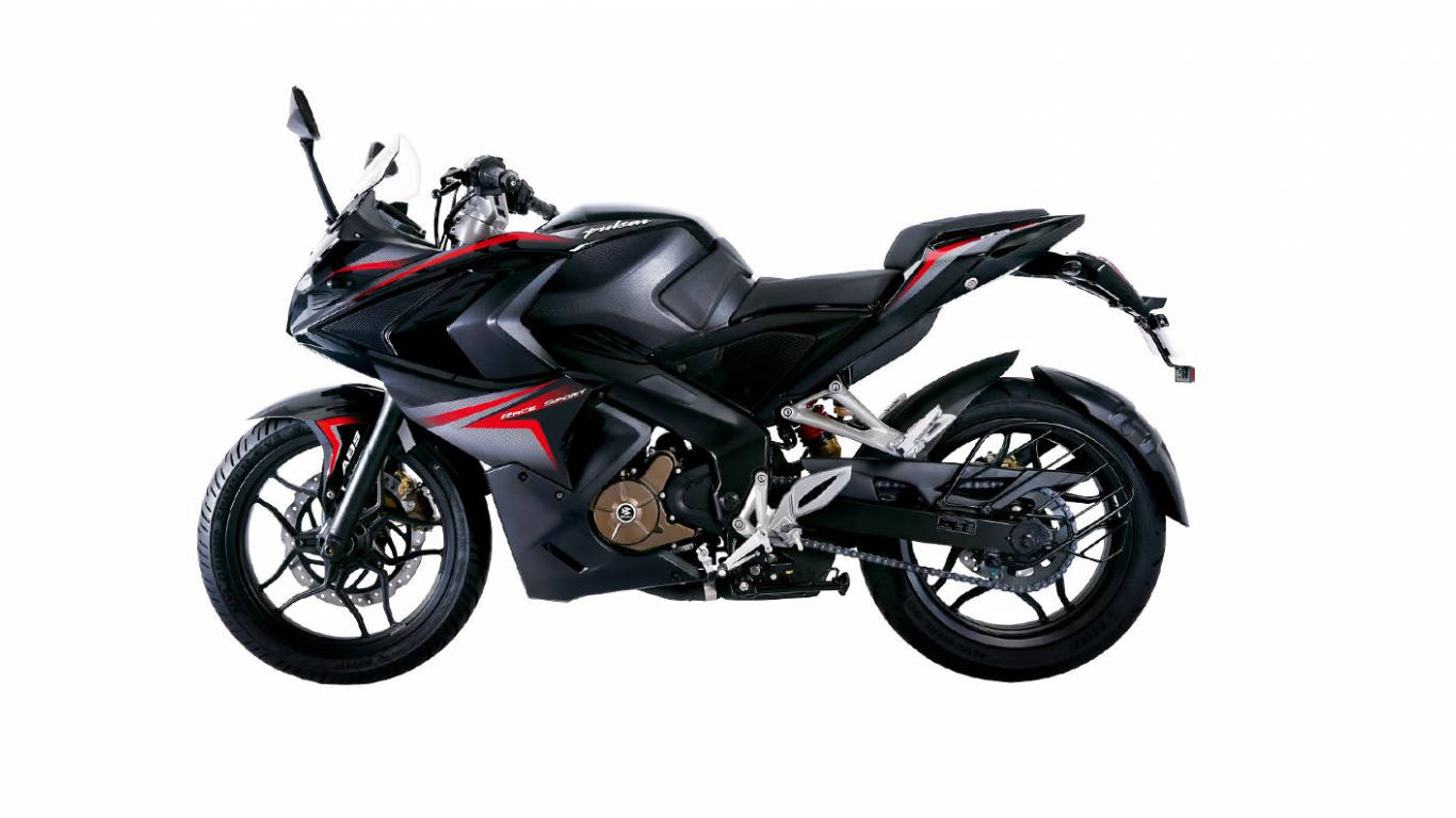 Pulsar RS200概覽 壁紙 — 一輛時尚的黑色運動電單車，帶有紅色點綴和銀色機械細節，在白色背景上以側面展示。