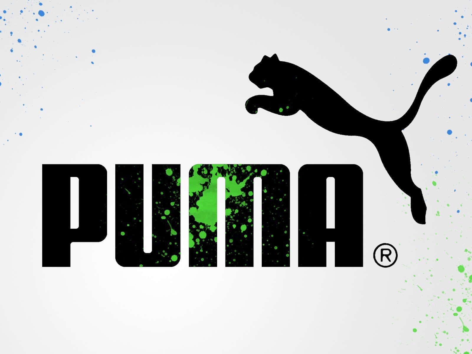 Puma標誌於純白背景 壁紙 — Puma 標誌，黑色跳躍的貓和綠色濺漆在白色背景上。