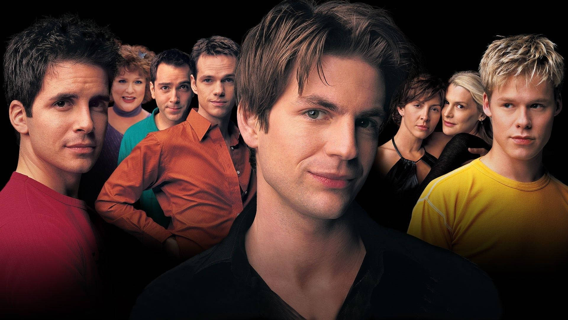 《Queer As Folk》黑暗中的群像 壁紙 — 一群演員在黑色背景前擺姿勢，戲劇性的燈光突顯他們富有表現力的面孔。