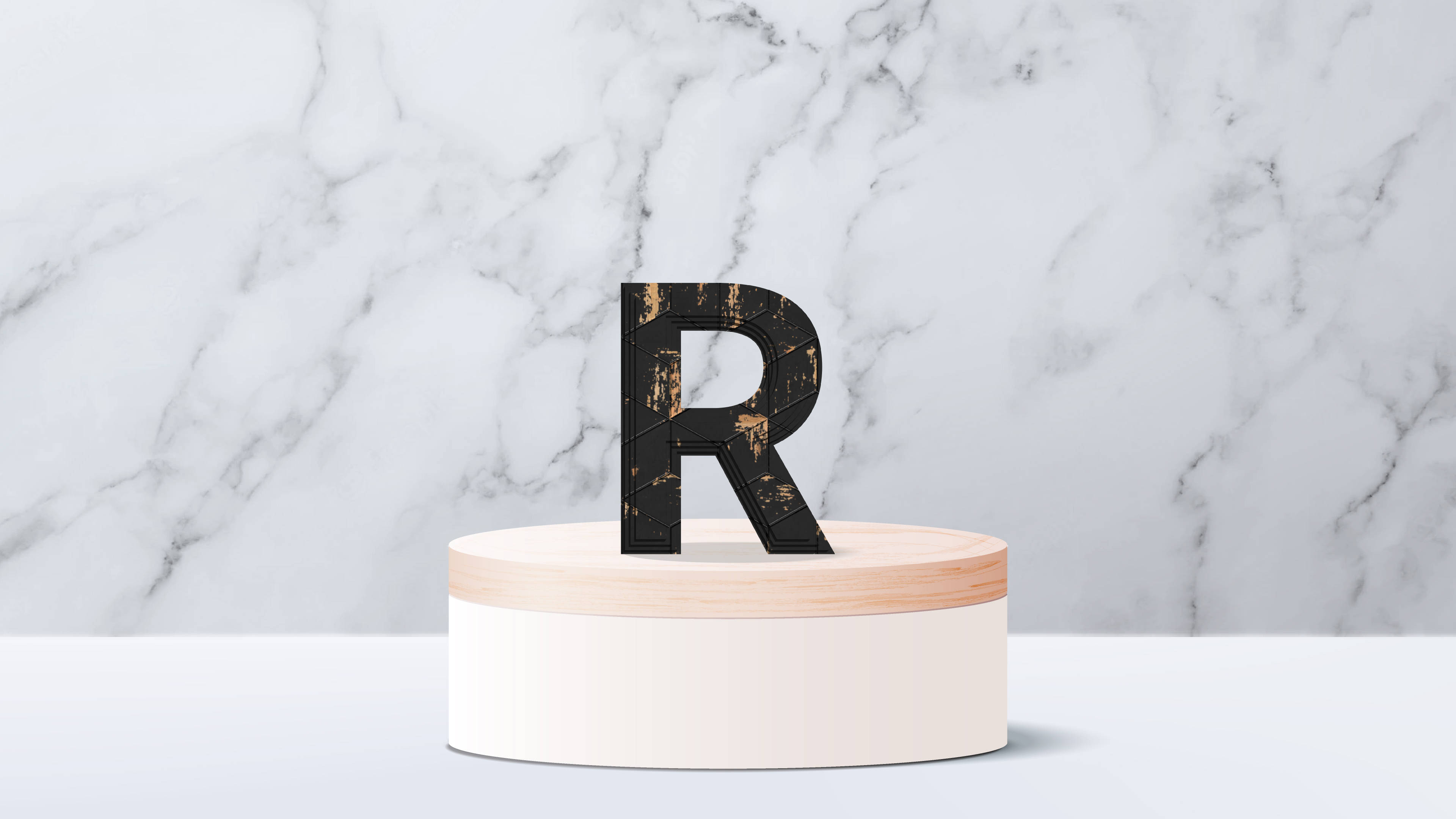 字母 R 立於蛋糕狀台面 壁紙 — 一個黑色磨損的字母R，立在一個極簡風格的木質白色底座上，背景是白色大理石牆。
