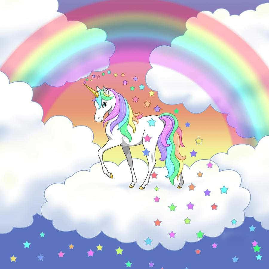 一隻擁有彩虹鬃毛的獨角獸站在雲朵上，下方是帶有流星雨的雙彩虹。