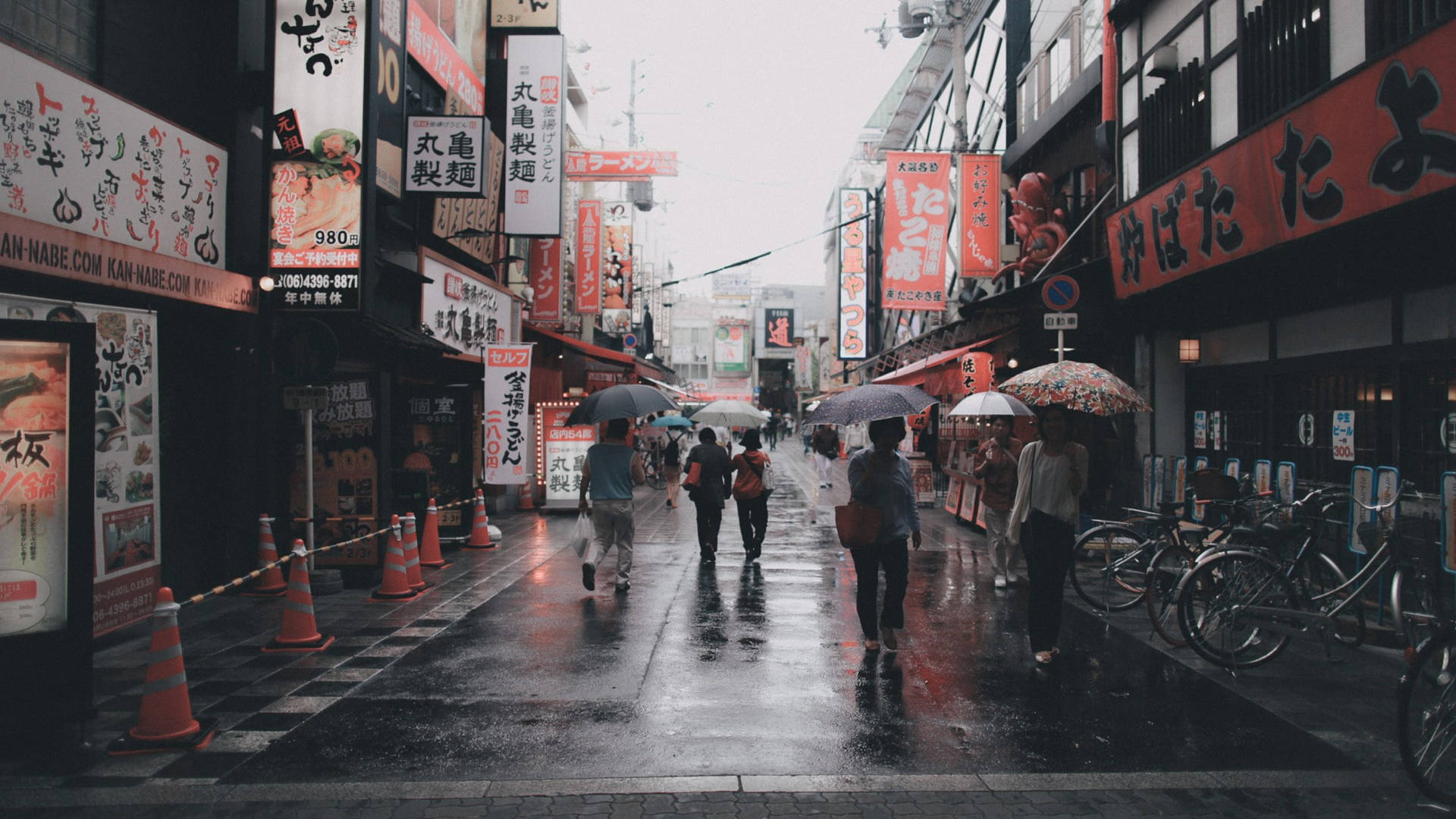 日本雨天城市街景壁紙