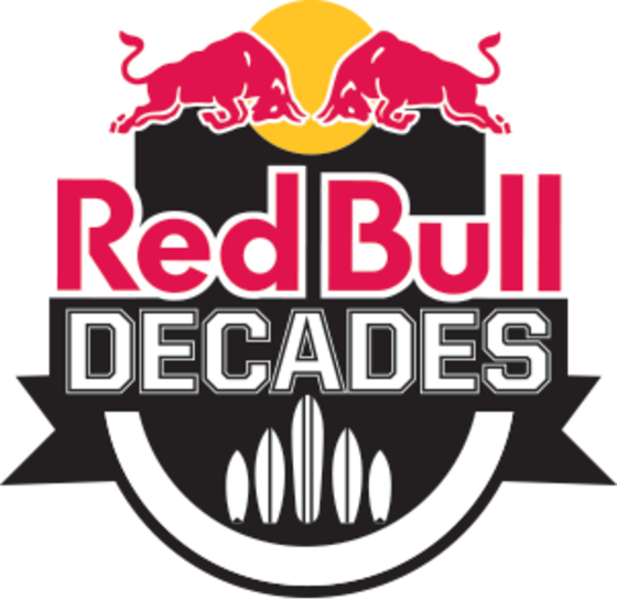 Red Bull Decades 標誌 壁紙 — Red Bull Decades 標誌，兩頭紅色公牛衝向黃色太陽，下方有粗體文字和風格化翅膀。