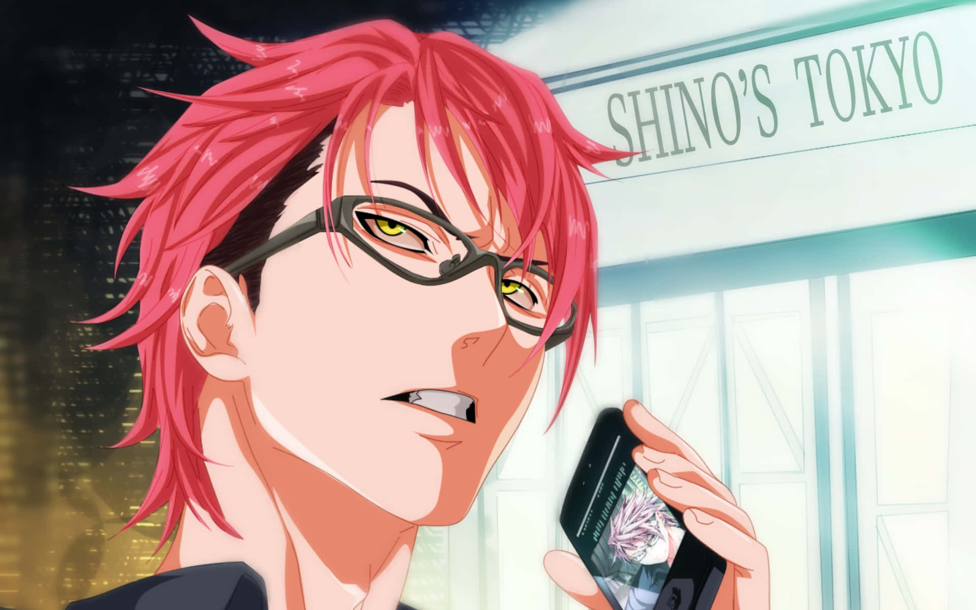 Kojiro Shinomiya 桌布 壁紙 — 一位紅髮動漫男子戴著眼鏡，在夜晚的東京城市景觀中專注地看著手機。