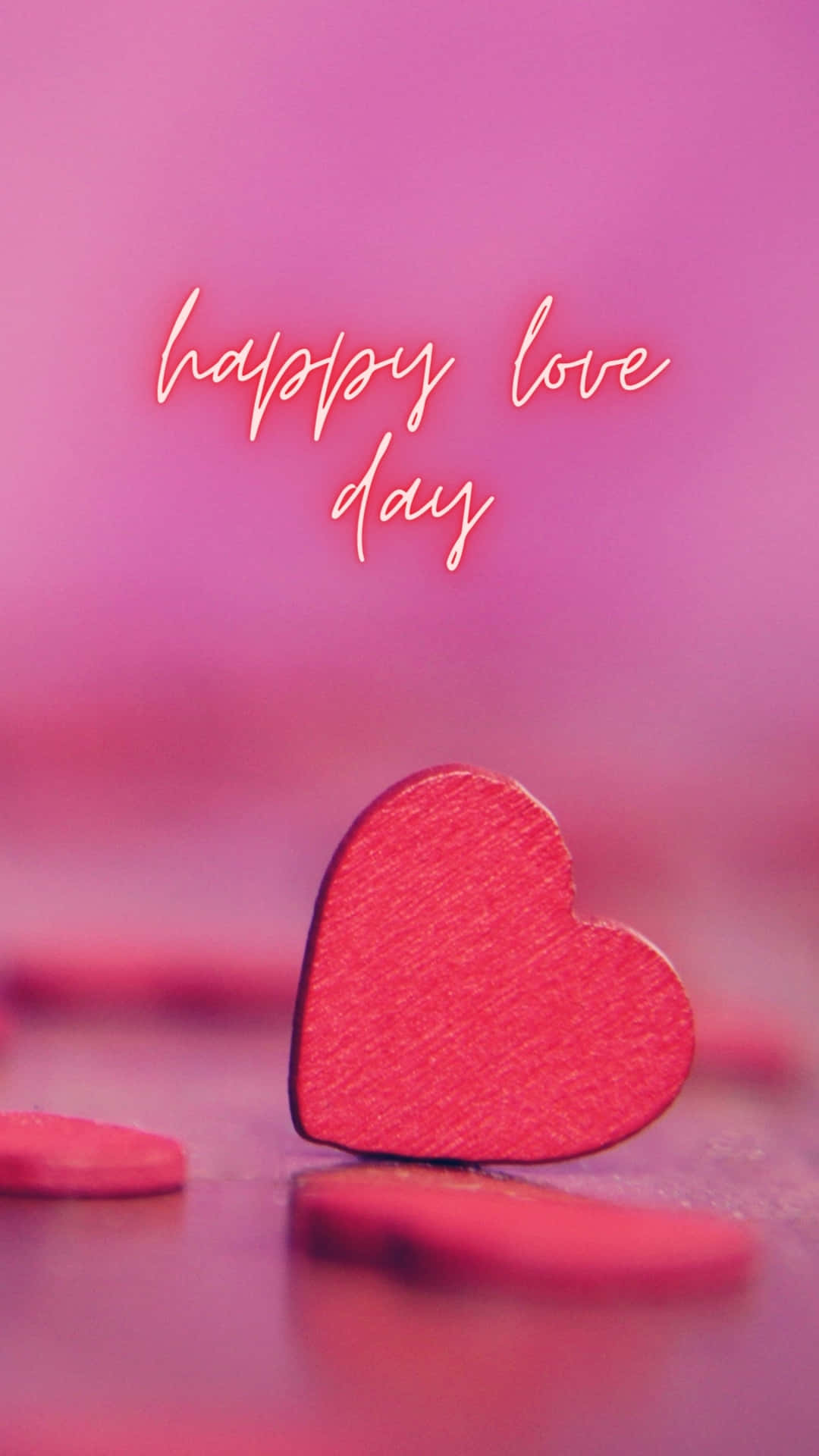 紅色木心，在粉紅色背景上有 happy love day 文字 — 粉紅色心形動圖 壁紙