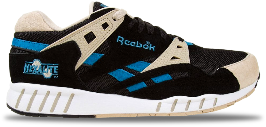 Reebok Classic Hexalite 技術運動鞋 壁紙 — 黑色、米色和藍色的 Reebok Hexalite 運動鞋，白色鞋底，在工作室燈光下展示。