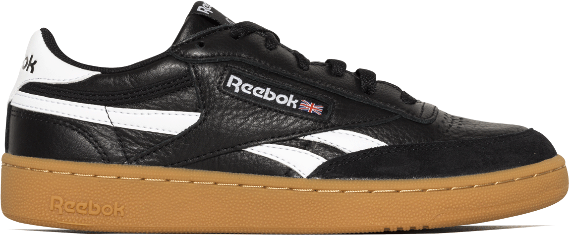 Reebok Classic Leather 鞋款 黑白配色 壁紙 — 經典黑色Reebok運動鞋，帶有白色條紋和棕褐色鞋底，在透明背景上以工作室燈光展示。