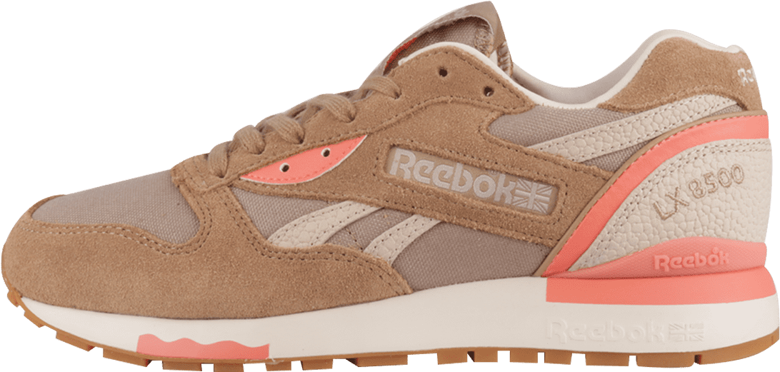 Reebok Classic LX 8500 運動鞋 壁紙 — 米色和珊瑚色的 Reebok LX 8500 運動鞋，白色鞋底和紋理覆蓋層，在工作室燈光下展示。