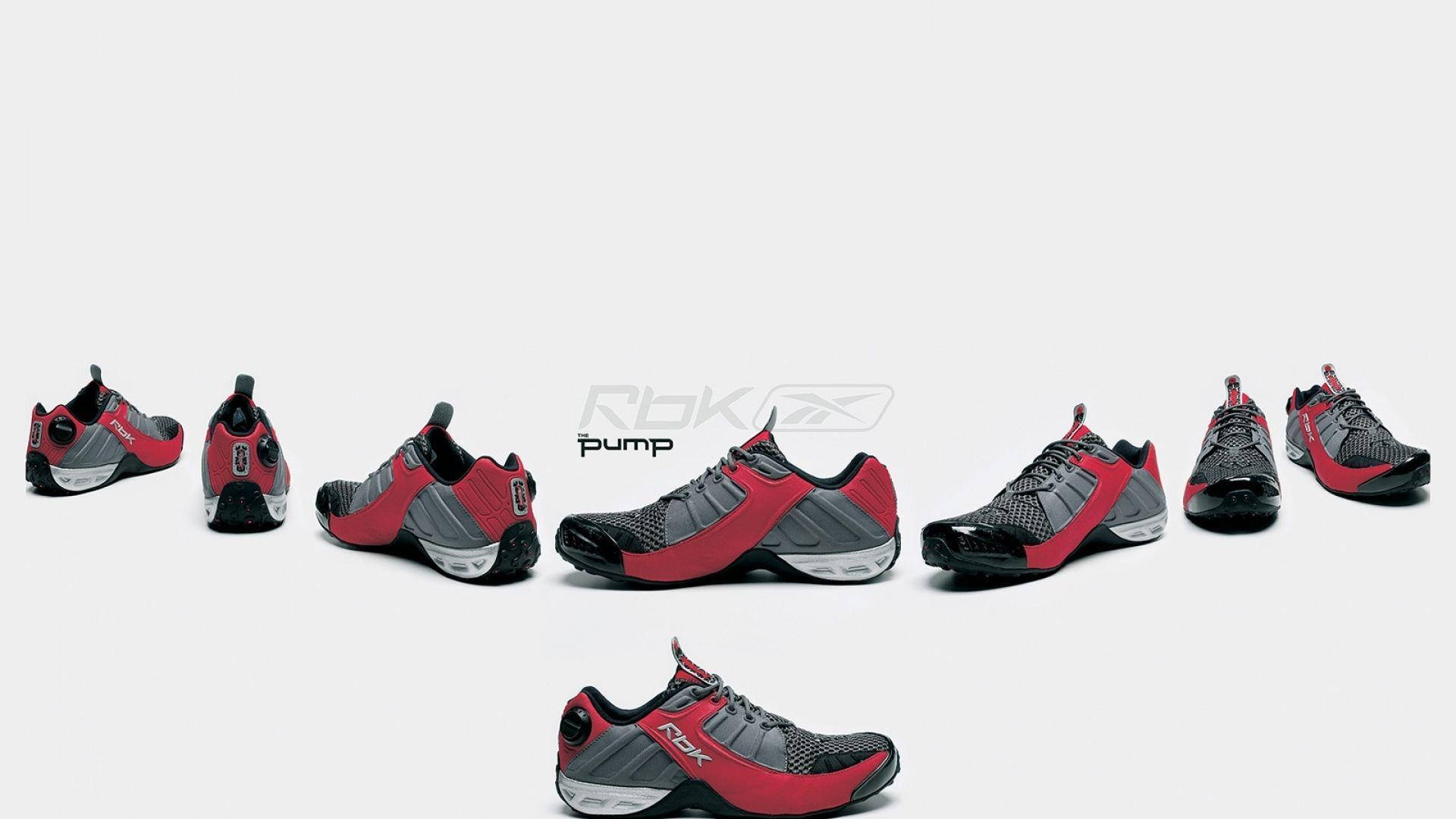 從多個角度展示紅色和灰色的Reebok Pump運動鞋。