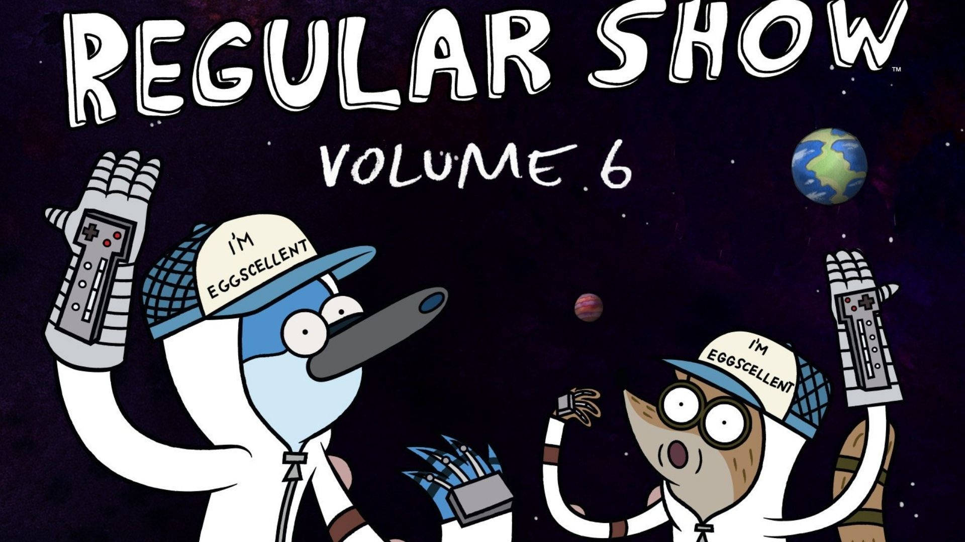Regular Show 太空冒險 壁紙 — 兩個穿著太空衣、戴著「I'M EGGSCELLENT」帽子的卡通角色，在星空和行星背景下拿著遊戲控制器。