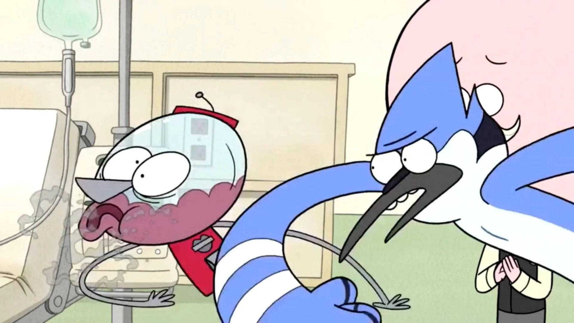 Regular Show 被 Mordecai 拍打的 Benson 壁紙 — 一隻卡通鳥在醫院床上看起來很驚恐，因為一隻長喙的藍松鴉威脅性地俯身靠近他。