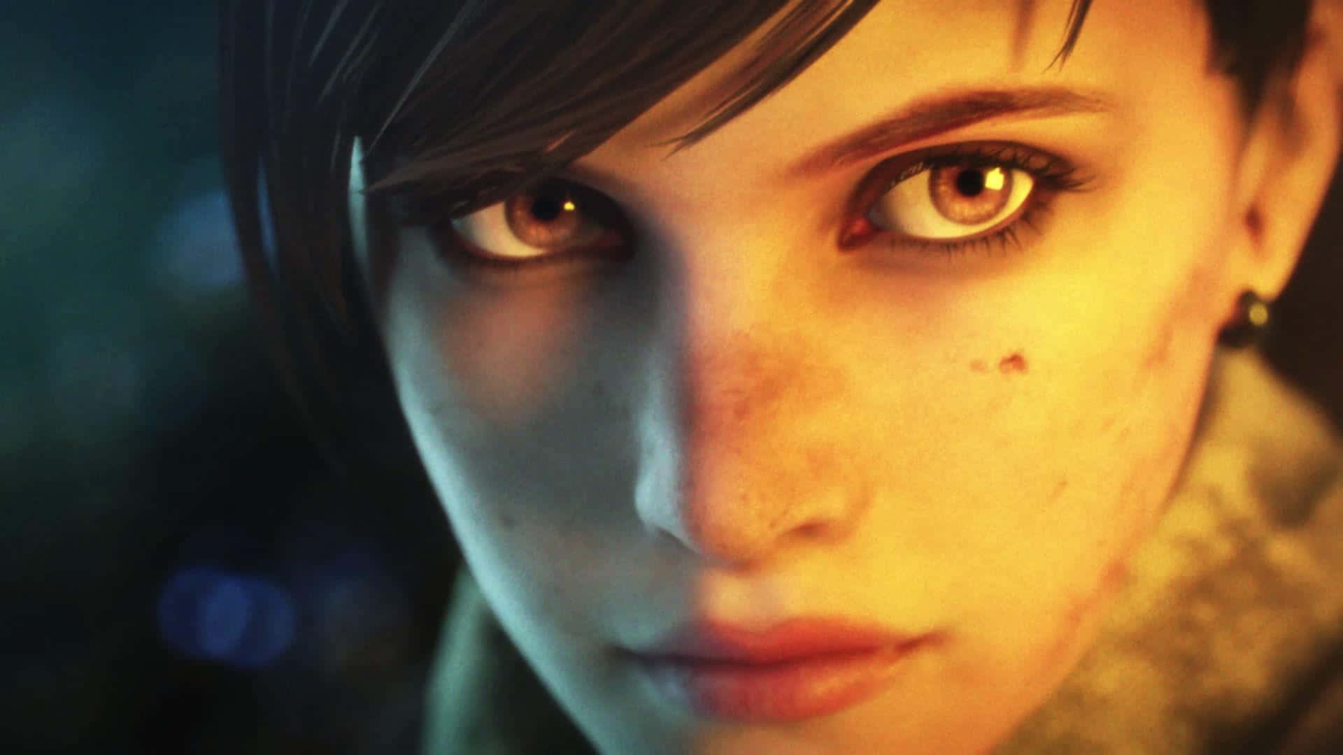 克萊兒·雷德菲爾德與巴里·伯頓聯手對抗《生化危機：Revelations 2》中的神秘敵人 壁紙 — 一位年輕女性的特寫，擁有強烈的琥珀色眼睛和短黑髮，在溫暖的電影燈光下。
