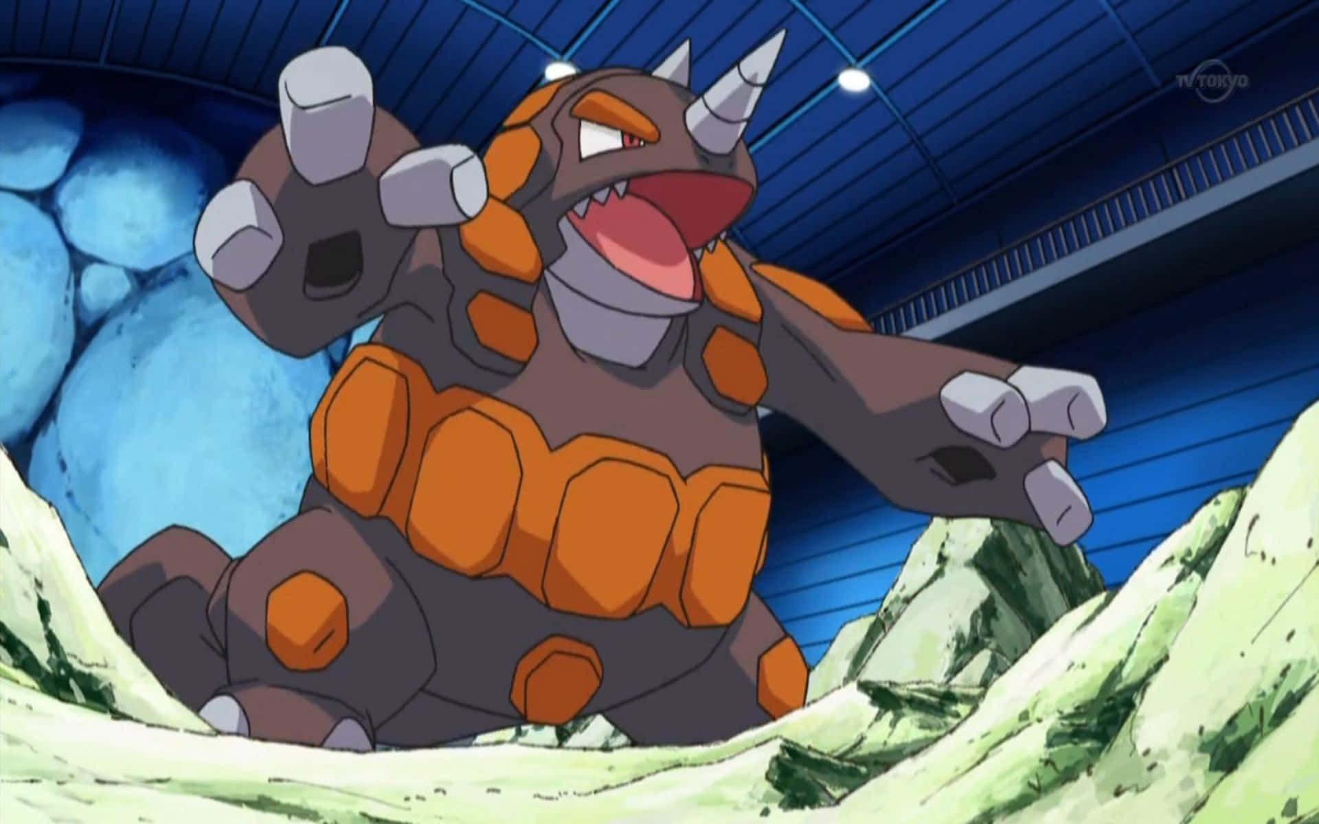 Rhyperior 在穹頂內 壁紙 — 一隻咆哮的動畫寶可夢，帶有橙色和灰色的岩石盔甲，站在一個有藍色牆壁和綠色岩石地形的體育館式競技場中。