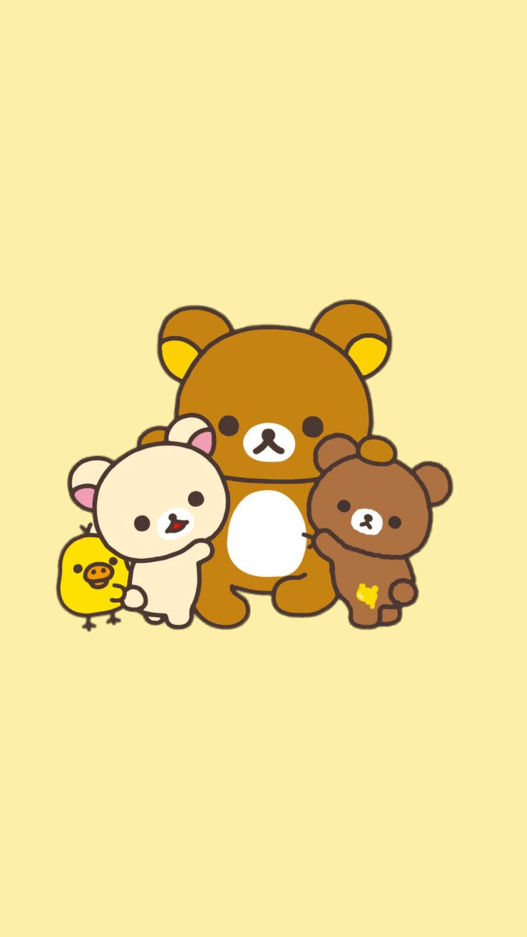 「Rilakkuma準備與你一同冒險！」 壁紙 — 三隻可愛卡通熊和一隻小雞在柔軟的黃色背景上依偎在一起。