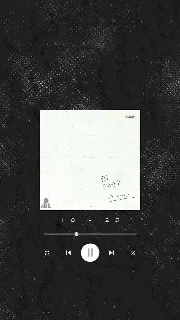數位音樂播放器，在紋理黑色背景上帶有播放清單筆記。