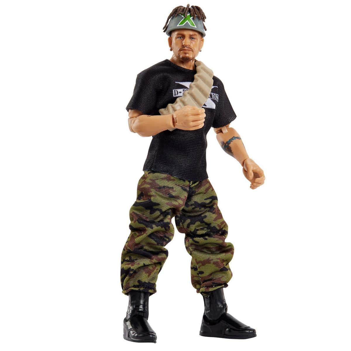 Road Dogg 拳頭人偶 壁紙 — 一個詳細的摔角手動作人偶，穿著迷彩褲、黑色襯衫和帽子，拿著毛巾。
