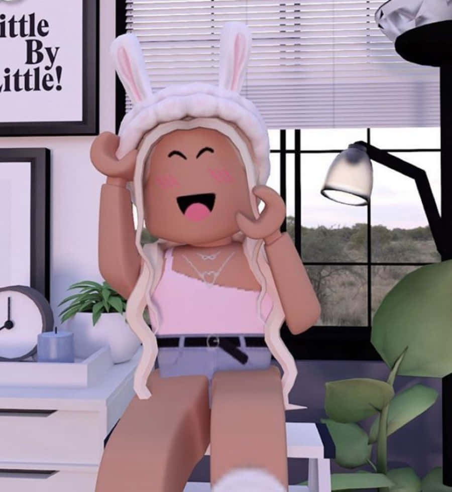 探索虛擬世界的 Roblox 女孩 壁紙 — 一個戴著兔仔帽嘅開心Roblox頭像，喺一個光猛、充滿植物嘅房間入面，望住窗景，開心咁笑緊。