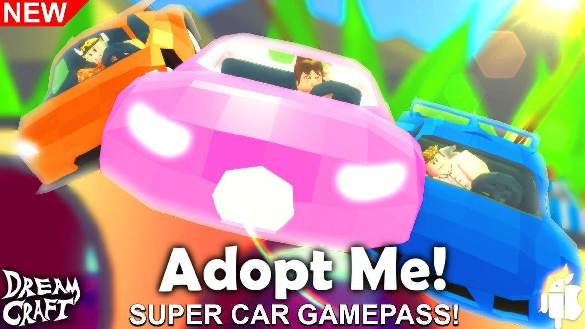 Roblox Adopt Me 超級跑車 壁紙 — 色彩繽紛的低多邊形汽車與動漫角色在遊戲廣告中穿越色彩繽紛的抽象景觀。