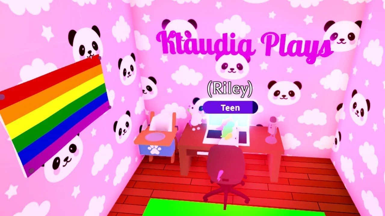 Roblox《收養我》熊貓 壁紙 — 一個充滿活力的粉紅色房間，配有熊貓壁紙和彩虹旗，設有帶有「Ktäudia Plays」文字的遊戲設置。