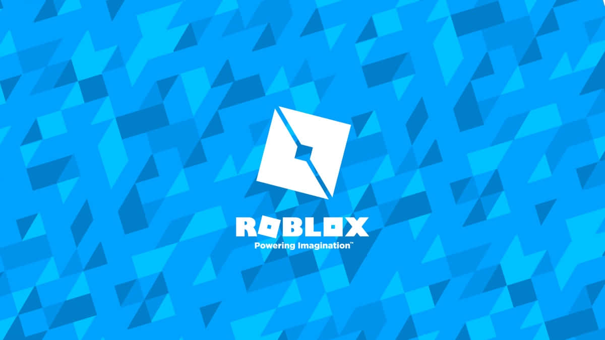 Roblox 標誌於藍色科技幾何圖形 壁紙 — 一個白色Roblox標誌居中於充滿活力的藍色幾何三角形圖案背景上。