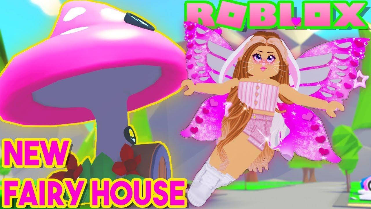 Roblox Adopt Me 精靈小屋 壁紙 — 一個擁有粉紅色翅膀和條紋上衣的 Roblox 仙子，站在一個明亮的卡通世界中巨大的粉紅色蘑菇旁邊。